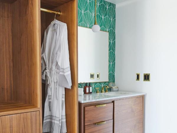 RISE Uptown : photo 1 de la chambre studio lit king-size