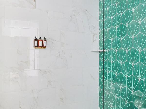 RISE Uptown : photo 2 de la chambre studio lit king-size