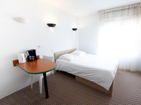 Hôtel et Résidence Les Lauréades Clermont-Ferrand Centre Jaude : photo 1 de la chambre studio grand lit classique