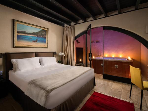 Allegory Boutique Hotel : photo 1 de la chambre suite vip avec bain à remous sur la terrasse - andromède