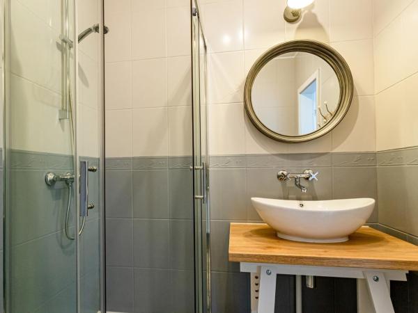 Hostel & Apartments Kołobrzeg : photo 5 de la chambre chambre double avec salle de bains commune