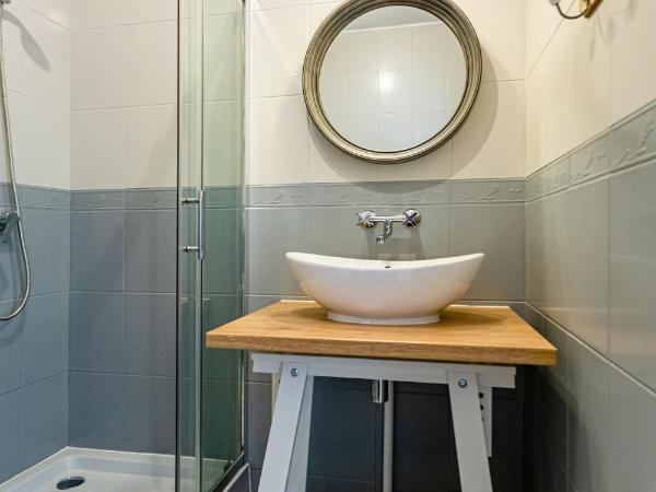 Hostel & Apartments Kołobrzeg : photo 6 de la chambre chambre double avec salle de bains commune