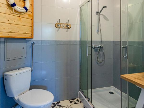 Hostel & Apartments Kołobrzeg : photo 8 de la chambre chambre double avec salle de bains commune