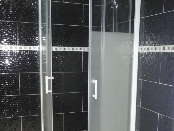 eTANIT ! Béziers Plein Centre - 1mn Du Bus, De la Gare du Train et liaison Aéroport -Chambres Climatisées -Spacieuses Amenagees pour Singles, Couple, et ou Familles -Parking a vélos -Consigne : photo 7 de la chambre chambre quadruple premium