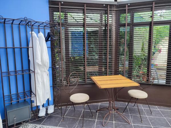 les jardins de la fontaine : photo 5 de la chambre chambre lit king-size avec baignoire spa