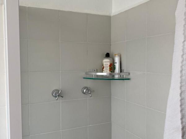 Nebraska Suites WTC : photo 9 de la chambre chambre double avec salle de bains privative