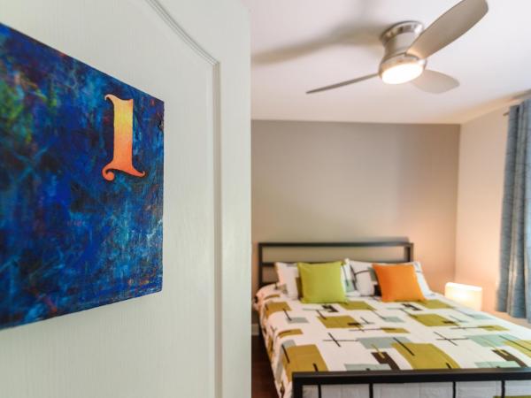 House 5863- Chicago's Premier Bed and Breakfast : photo 3 de la chambre chambre lit-king size - 1