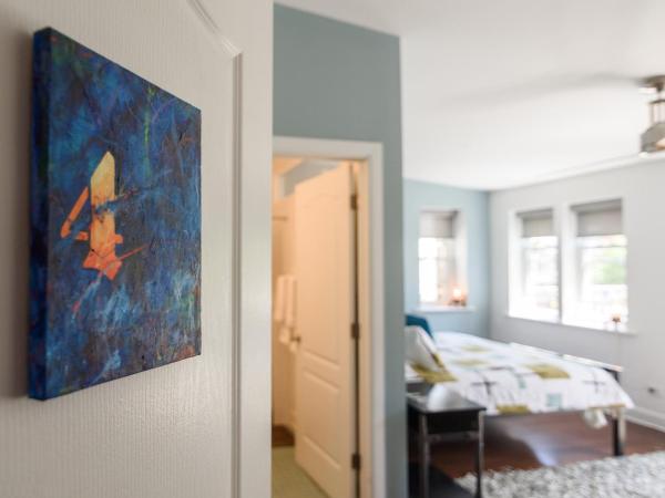 House 5863- Chicago's Premier Bed and Breakfast : photo 3 de la chambre chambre king 4