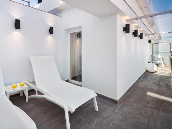 Catalonia Giralda : photo 5 de la chambre chambre familiale avec terrasse 