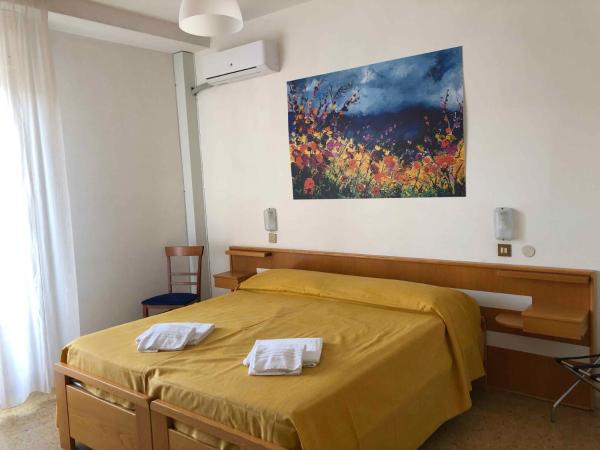 Hotel Adriatico : photo 3 de la chambre chambre double ou lits jumeaux avec balcon