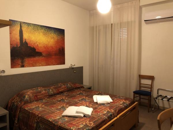 Hotel Adriatico : photo 1 de la chambre chambre double ou lits jumeaux avec balcon