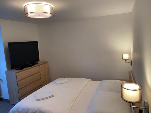 Pension Clara : photo 4 de la chambre chambre double deluxe avec lit d'appoint