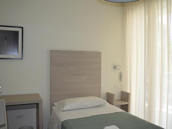 Hotel Riva e Mare : photo 7 de la chambre chambre simple avec balcon