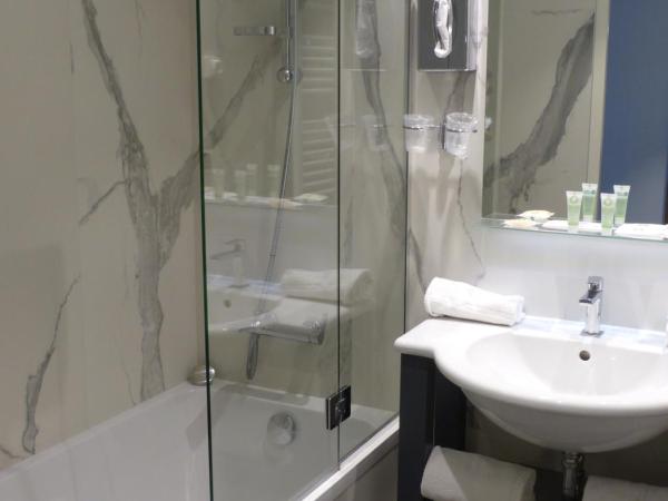 Best Western Alexandra : photo 6 de la chambre chambre familiale - vue sur ville