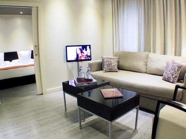 Suites Viena Plaza de España : photo 8 de la chambre chambre familiale deluxe