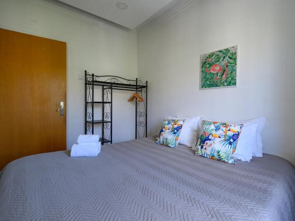 Terrace Lisbon Hostel : photo 1 de la chambre chambre double - vue sur rue