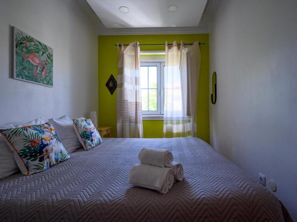 Terrace Lisbon Hostel : photo 2 de la chambre chambre double - vue sur rue