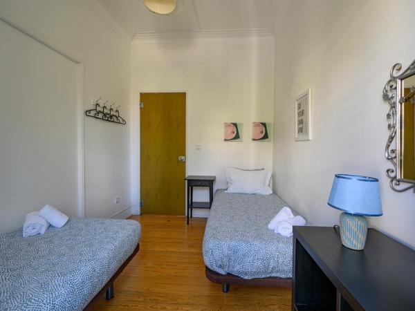 Terrace Lisbon Hostel : photo 3 de la chambre chambre lits jumeaux confort
