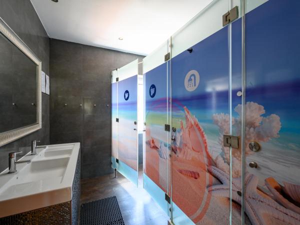 Terrace Lisbon Hostel : photo 5 de la chambre lit superposé en dortoir mixte (4 adultes)