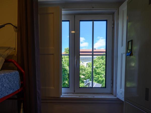 Terrace Lisbon Hostel : photo 9 de la chambre lit superposé en dortoir mixte (4 adultes)