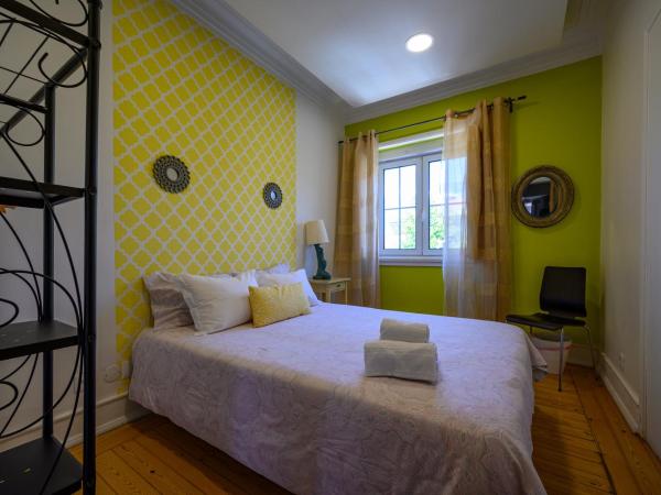 Terrace Lisbon Hostel : photo 4 de la chambre chambre double - vue sur rue