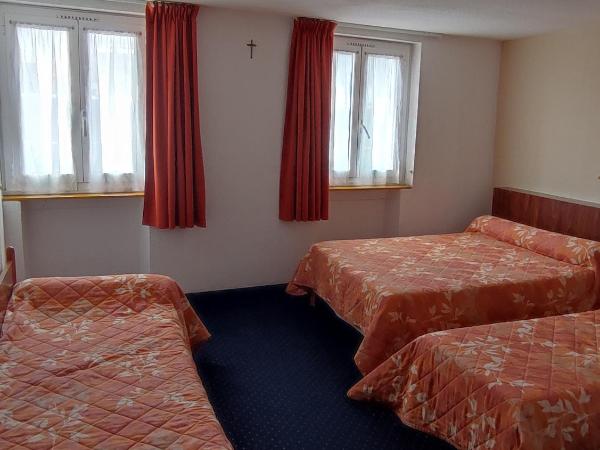 Hotel du Commerce et de Navarre : photo 3 de la chambre chambre triple