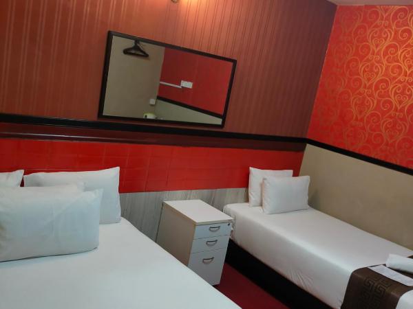 HOTEL SRI IMPIAN : photo 9 de la chambre chambre familiale supérieure