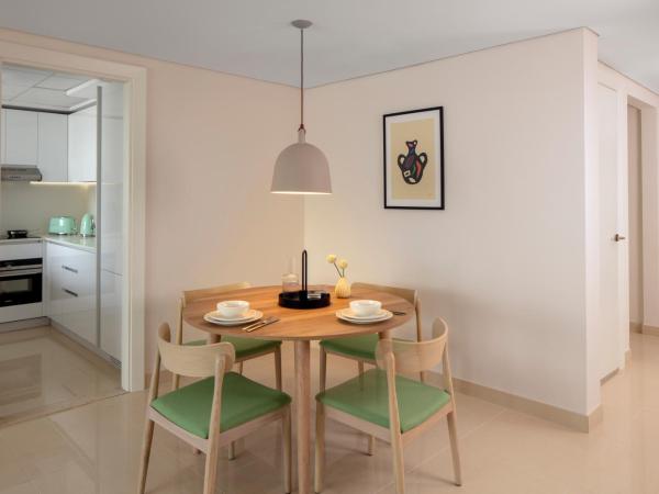 Staybridge Suites Dubai Internet City, an IHG Hotel : photo 2 de la chambre suite 2 chambres - vue sur ville