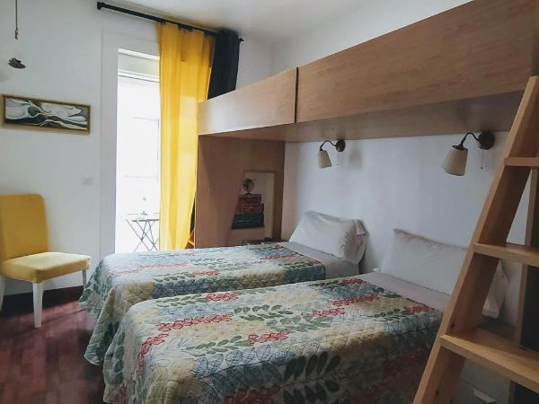 Alojamientos Cantíber : photo 9 de la chambre chambre familiale avec salle de bains privative