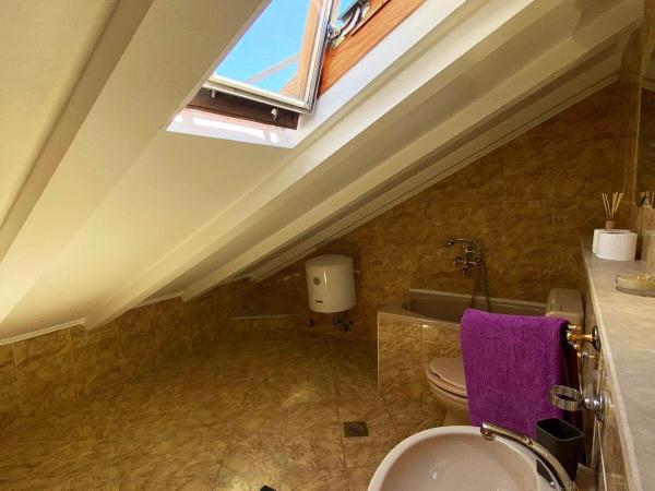 Apartments Adaleta : photo 10 de la chambre chambre double avec salle de bains commune