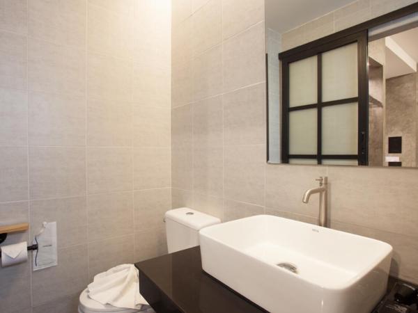 Ritsurin Boutique Hotel - โรงแรมริทสุริน บูติค : photo 5 de la chambre chambre lits jumeaux avec balcon