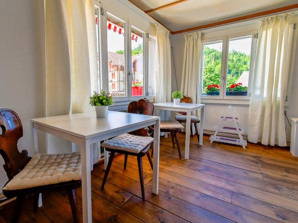 Hotel Tell and Apartments : photo 4 de la chambre chambre simple avec salle de bains privative