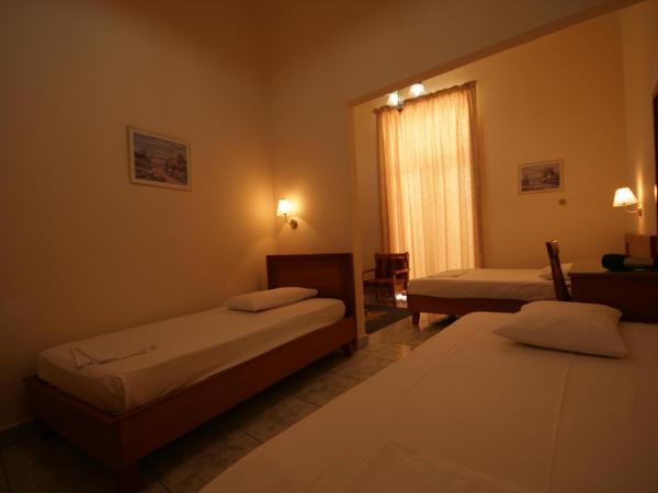 Lena Hotel : photo 1 de la chambre chambre triple