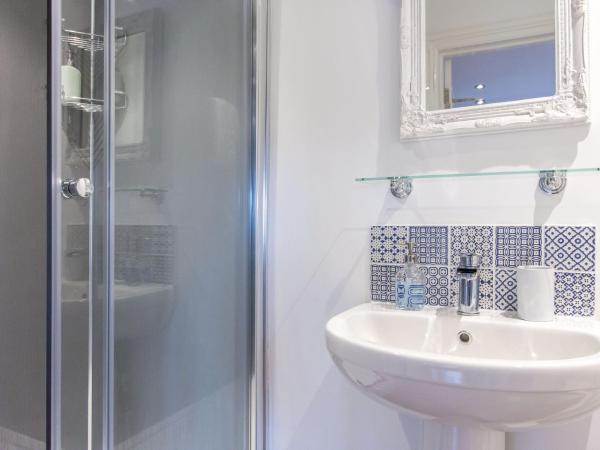 3 Berkeley Square Guesthouse : photo 4 de la chambre chambre triple deluxe