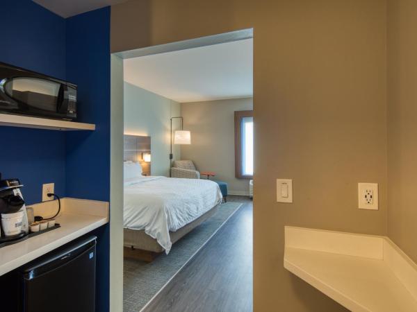 Holiday Inn Express & Suites - Charlotte - South End, an IHG Hotel : photo 5 de la chambre hébergement lit king-size standard