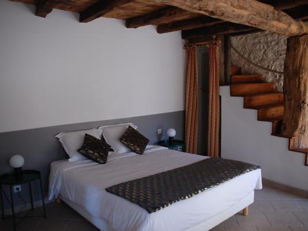 Domaine du Champ Fleuri : photo 6 de la chambre chambre lit queen-size - vue sur jardin