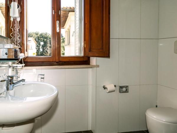 Villa Montarioso : photo 5 de la chambre chambre triple confort