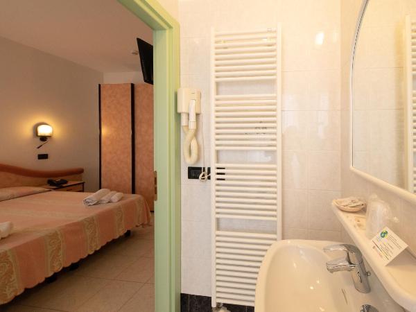 Hotel Nobel : photo 10 de la chambre chambre quadruple avec balcon