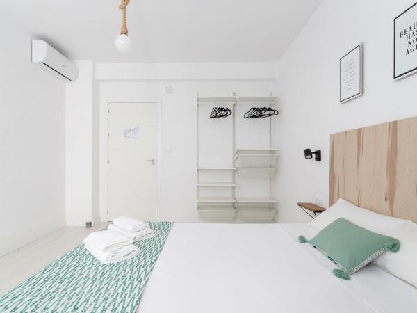 Casa M&J GuestHouse : photo 7 de la chambre chambre double avec salle de bains privative extérieure