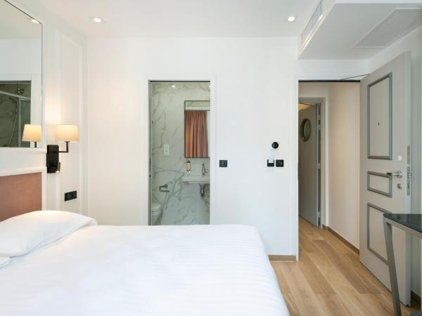 HOTEL AU COEUR DES ARTS ET METIERS : photo 5 de la chambre chambre double - vue sur rue