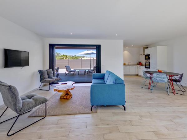 Résidence Pierre & Vacances Premium Vesna Rossa : photo 3 de la chambre villa 4 chambres avec climatisation, piscine privée de 7 mètres et jardin (8 adultes)