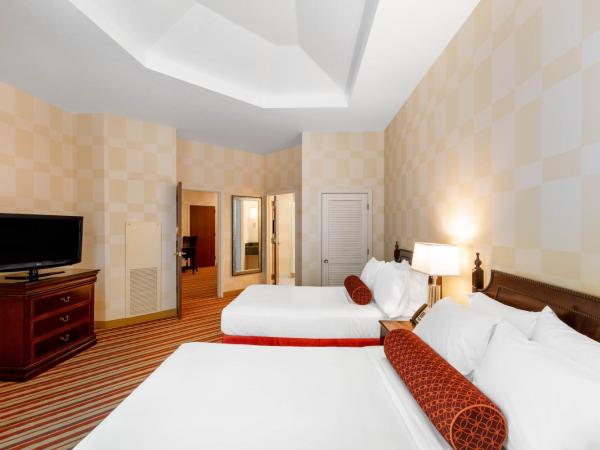 Wyndham Grand Oklahoma City Downtown : photo 3 de la chambre one-bedroom suite with two queen beds and bath tub - mobility/hearing accessible - non-smoking