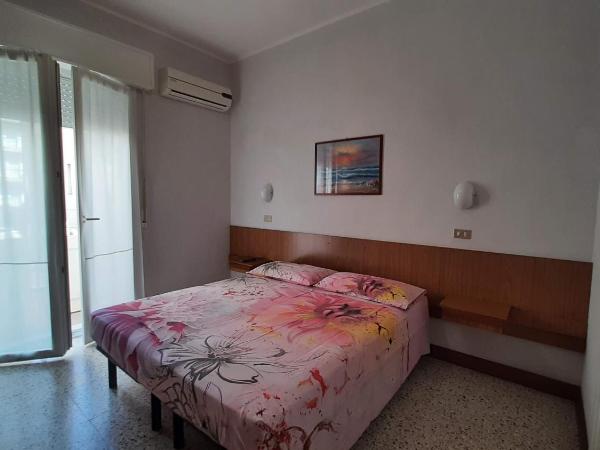 Hotel Amalfi : photo 2 de la chambre chambre double ou lits jumeaux avec balcon