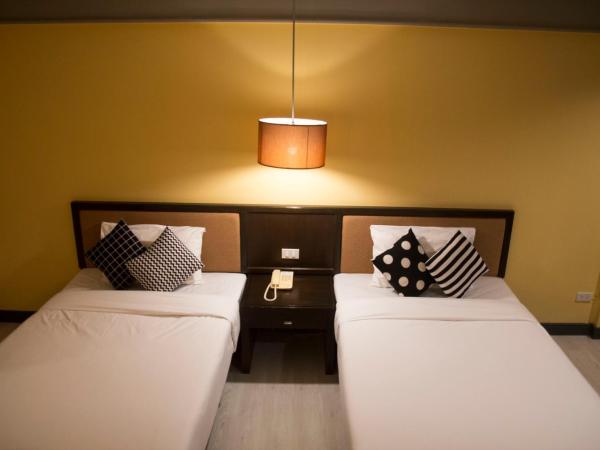 Aekpailin River Kwai Resort : photo 3 de la chambre chambre lits jumeaux supérieure avec vue sur la rivière