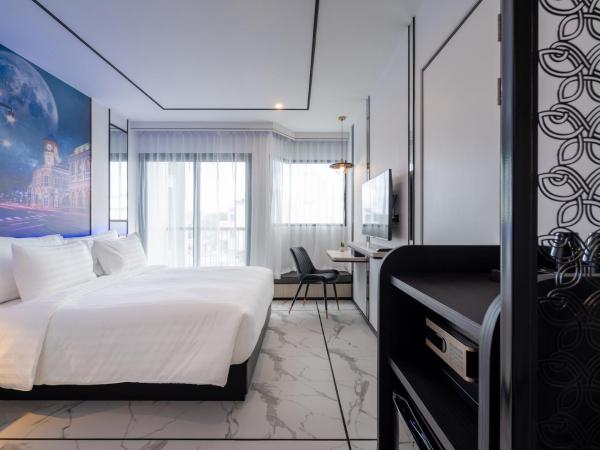 Ratri Hotel Phuket Old Town : photo 3 de la chambre chambre lit king-size deluxe