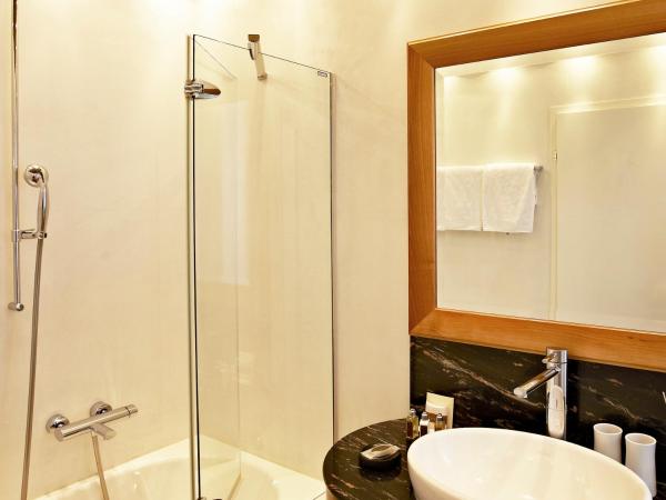 Hotel des Balances : photo 7 de la chambre chambre triple - vue sur ville