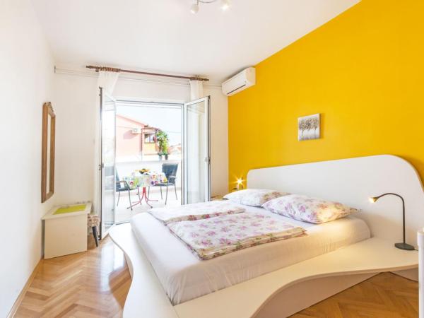 Guest House Marica : photo 10 de la chambre chambre double avec salle de bains séparée