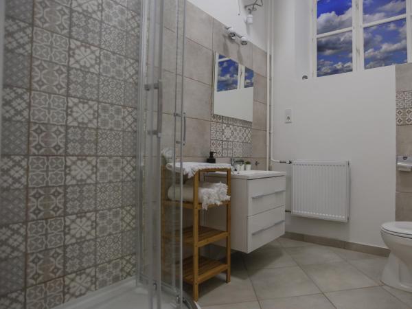 Uránia Apartmanház : photo 1 de la chambre appartement supérieur