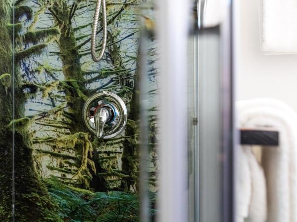 Robin Hood Inn and Suites : photo 10 de la chambre suite lit queen-size 1 chambre