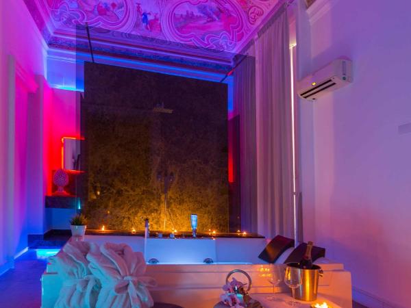 B&B Palazzo Bruca Catania : photo 4 de la chambre suite lit king-size avec baignoire spa